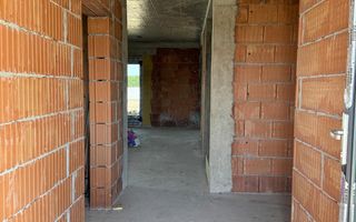 Casa individuala- 3 dormitoare - teren mare -Dumbravita - Poză 2