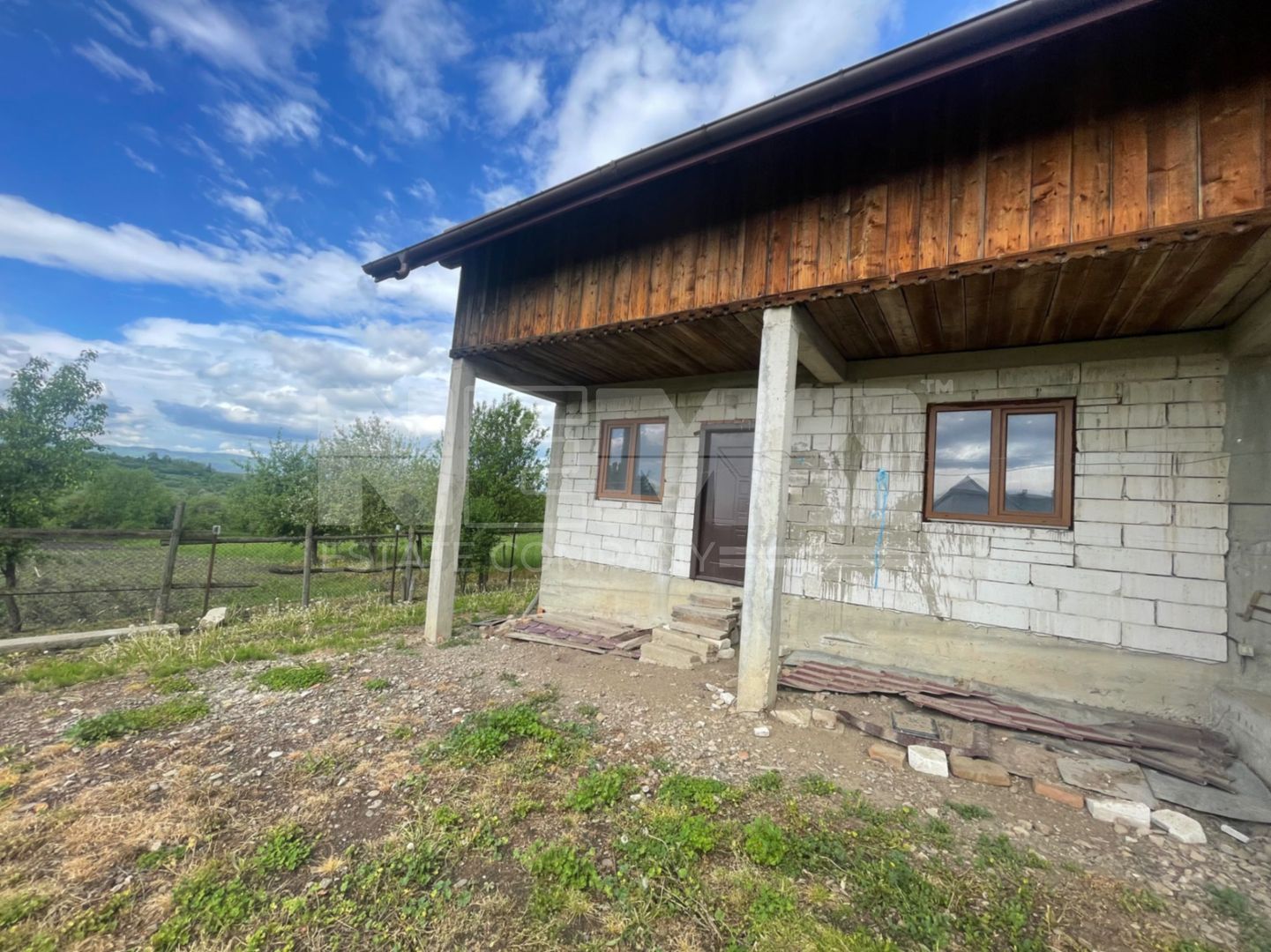 Casă la Rosu | Teren imprejmuit | Priveliste panoramica| Burla - Poză 4