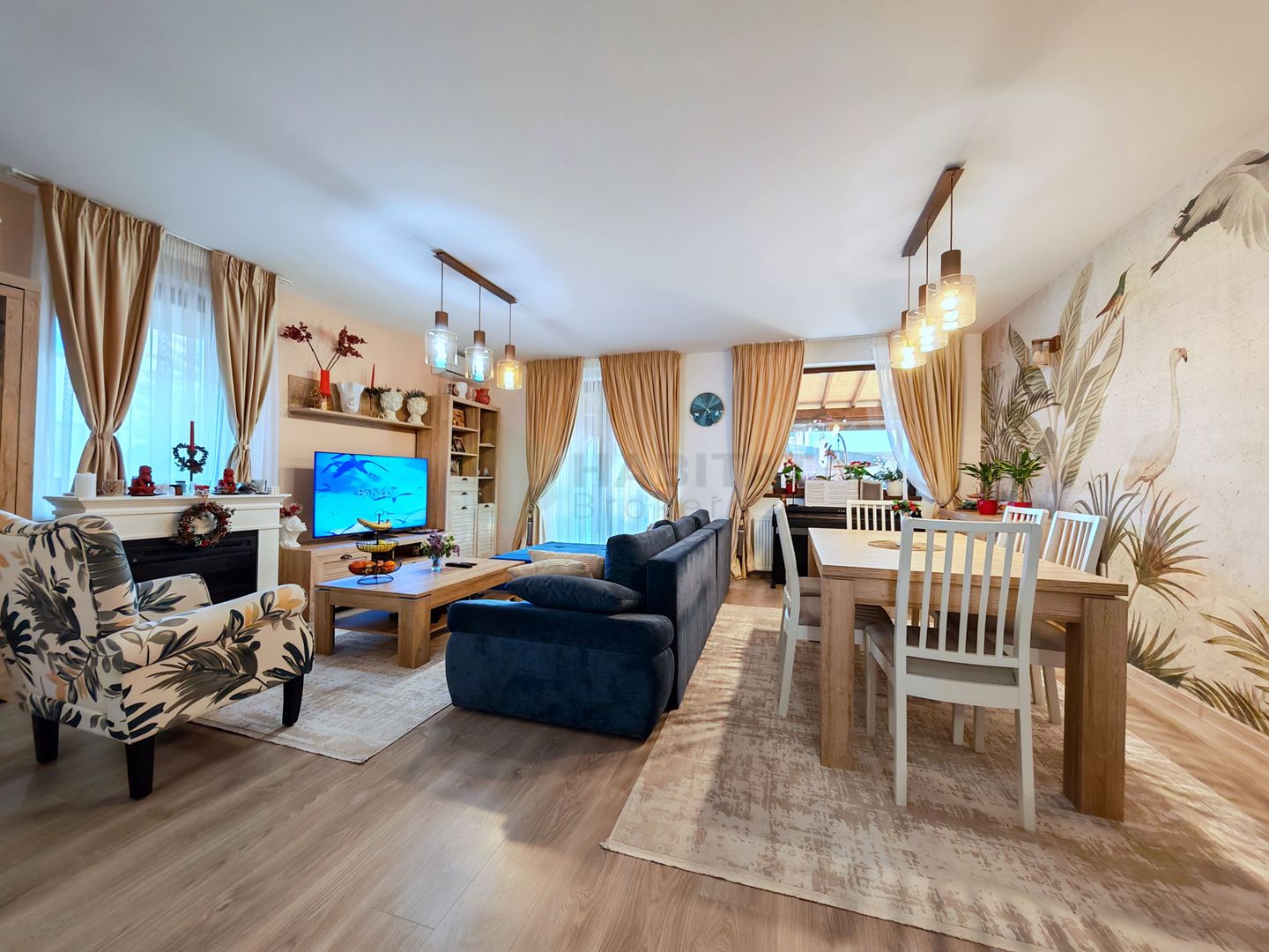 Prima inchiriere, vila cocheta, cu accente exotice - Poză 4