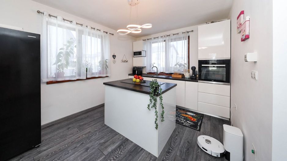 Casă Individuală Modernă de Vânzare | Sânpetru, Brașov - Poză 8