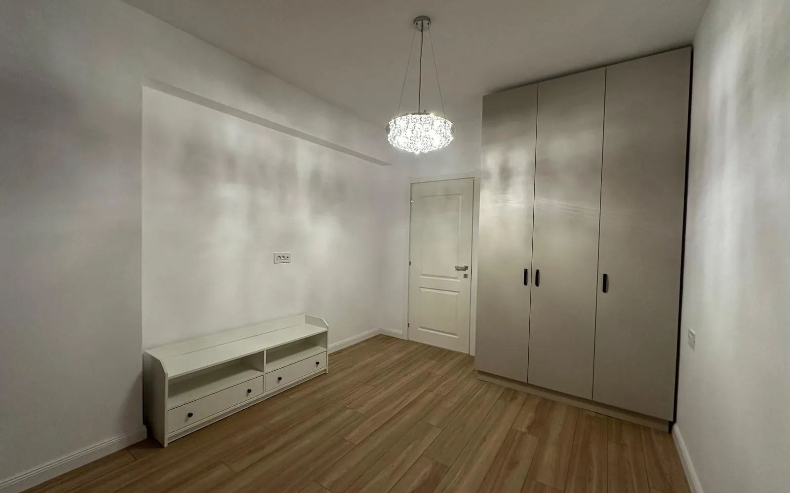 Apartament cu 3 camere decomandat - Cortina North - Poză 3