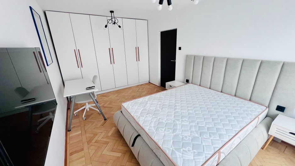 Închiriez apartament 2 camere, Unirii, centrală, 1 min metrou M1/M2 - Poză 4