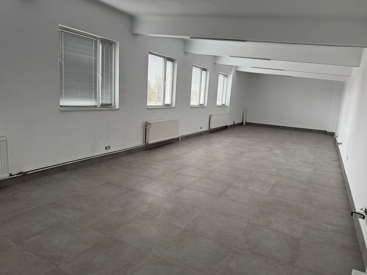 Birou de inchiriat in zona strategica Uta Arad - Poză 1