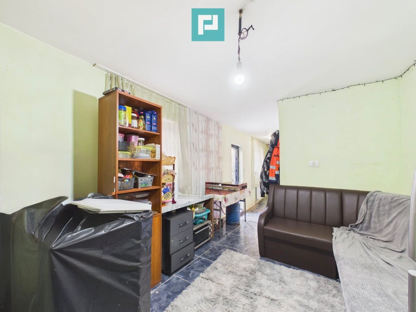 Casă P+E cu două apartamente, zona Drăgășani - Poză 5
