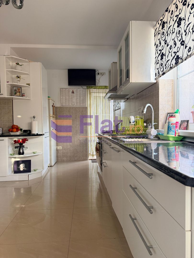 Casă spațioasă și elegantă cu teren  – Sânpetru - Poză 21