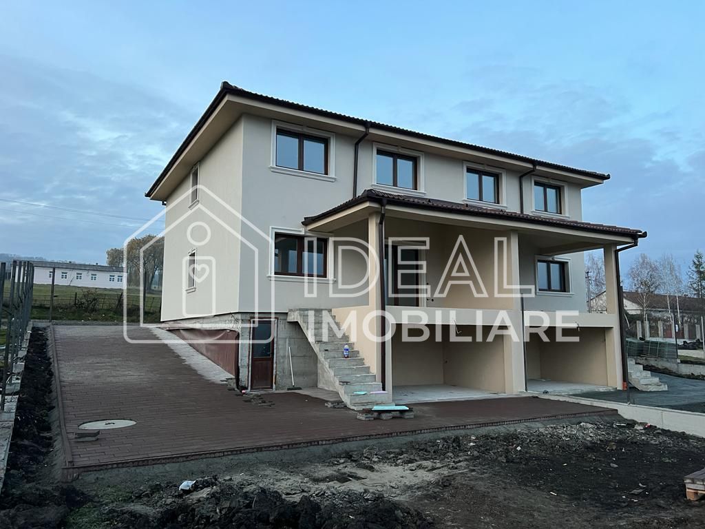 Casa Tip Duplex cu 4 camere si 366 mp teren, in Cisandie - Poză 2