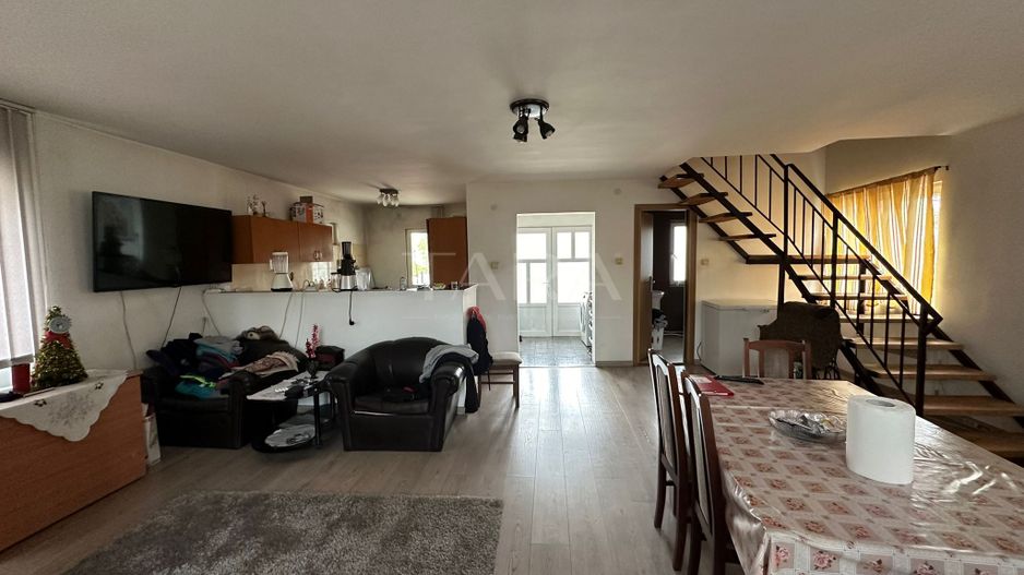 Casa cu 4 camere de vanzare in Iris - Poză 2