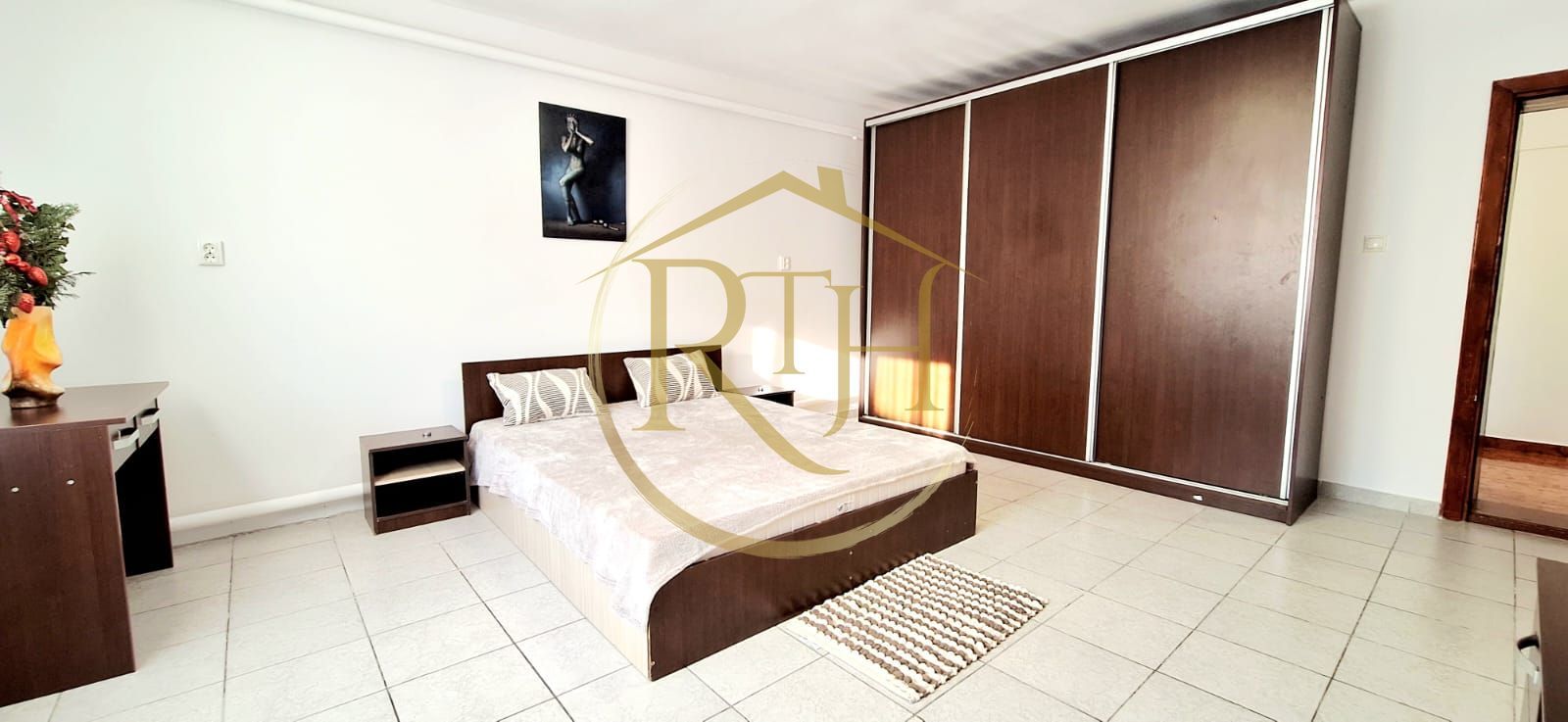 Oferim spre inchiriere casa spatioasa cu 2 camere, Zona Soarelui,cartier privat - Poză 1