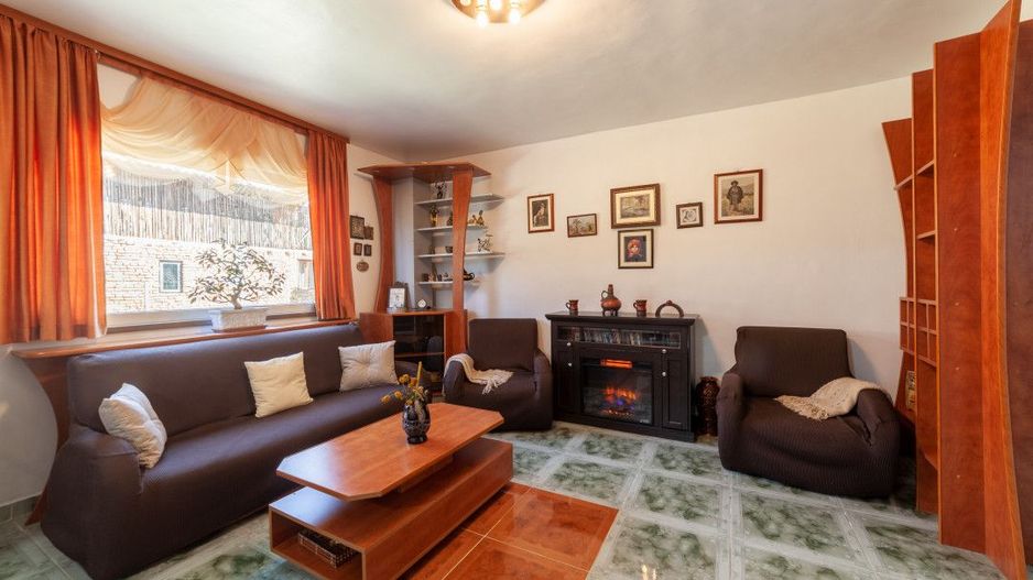 Casa visurilor cu 4000 mp livada roditoare si gradina Darmanesti-Arges - Poză 22