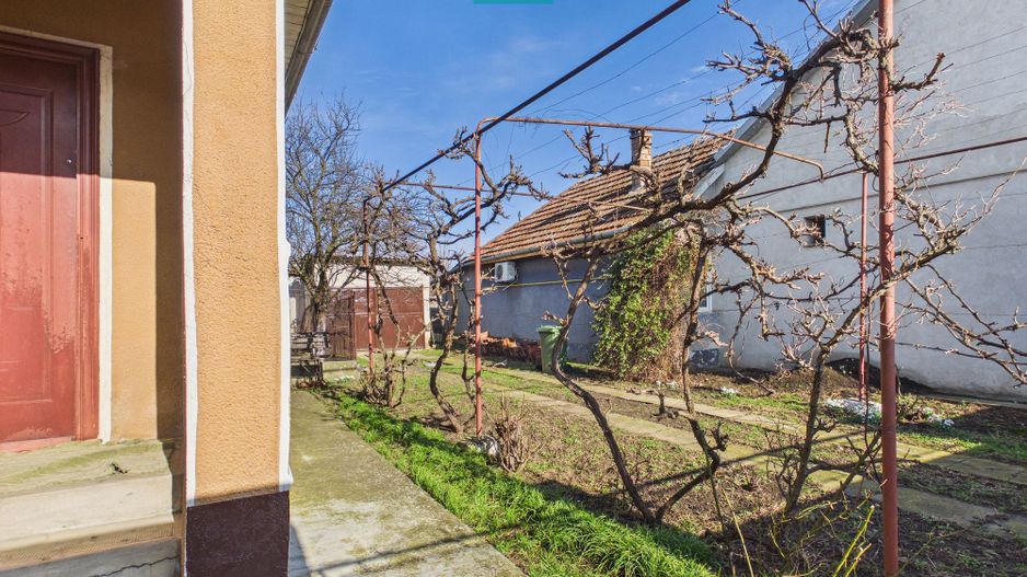 Casă cu 4 camere toate utilitățile și 1150mp teren - Poză 11