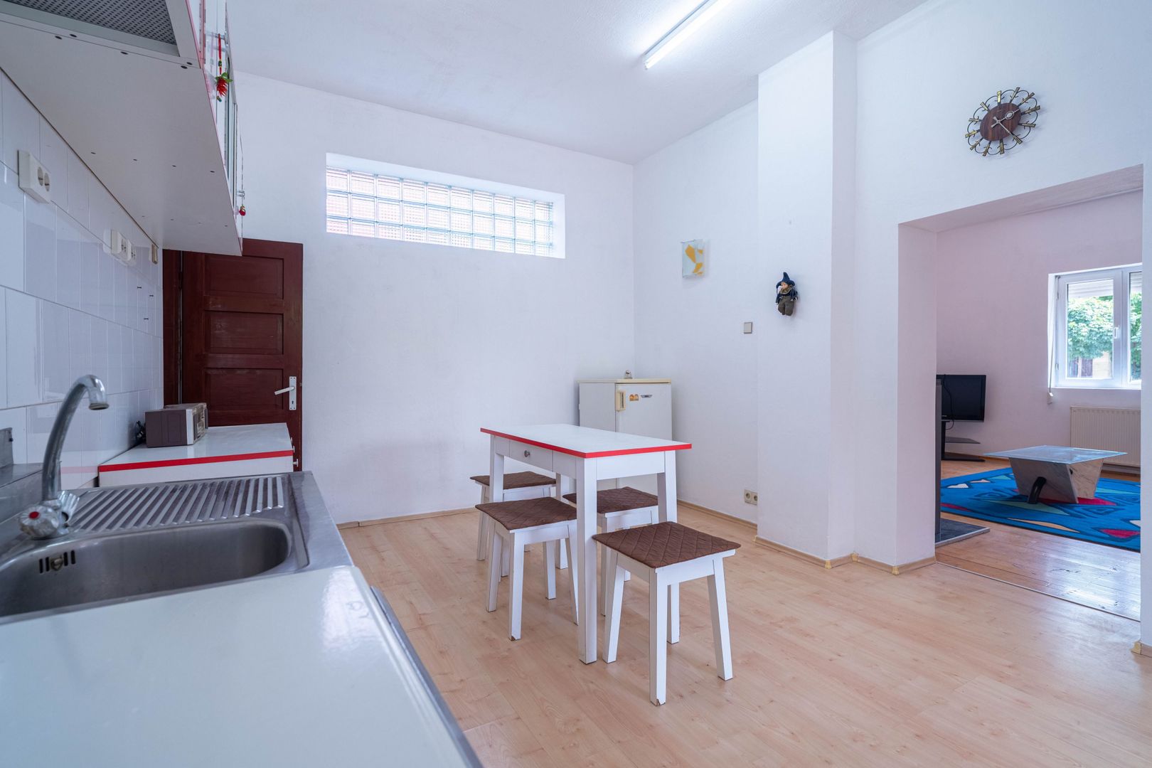 Casa 5 camere - teren 688 mp - Parneava - COMISION 0 - Poză 5