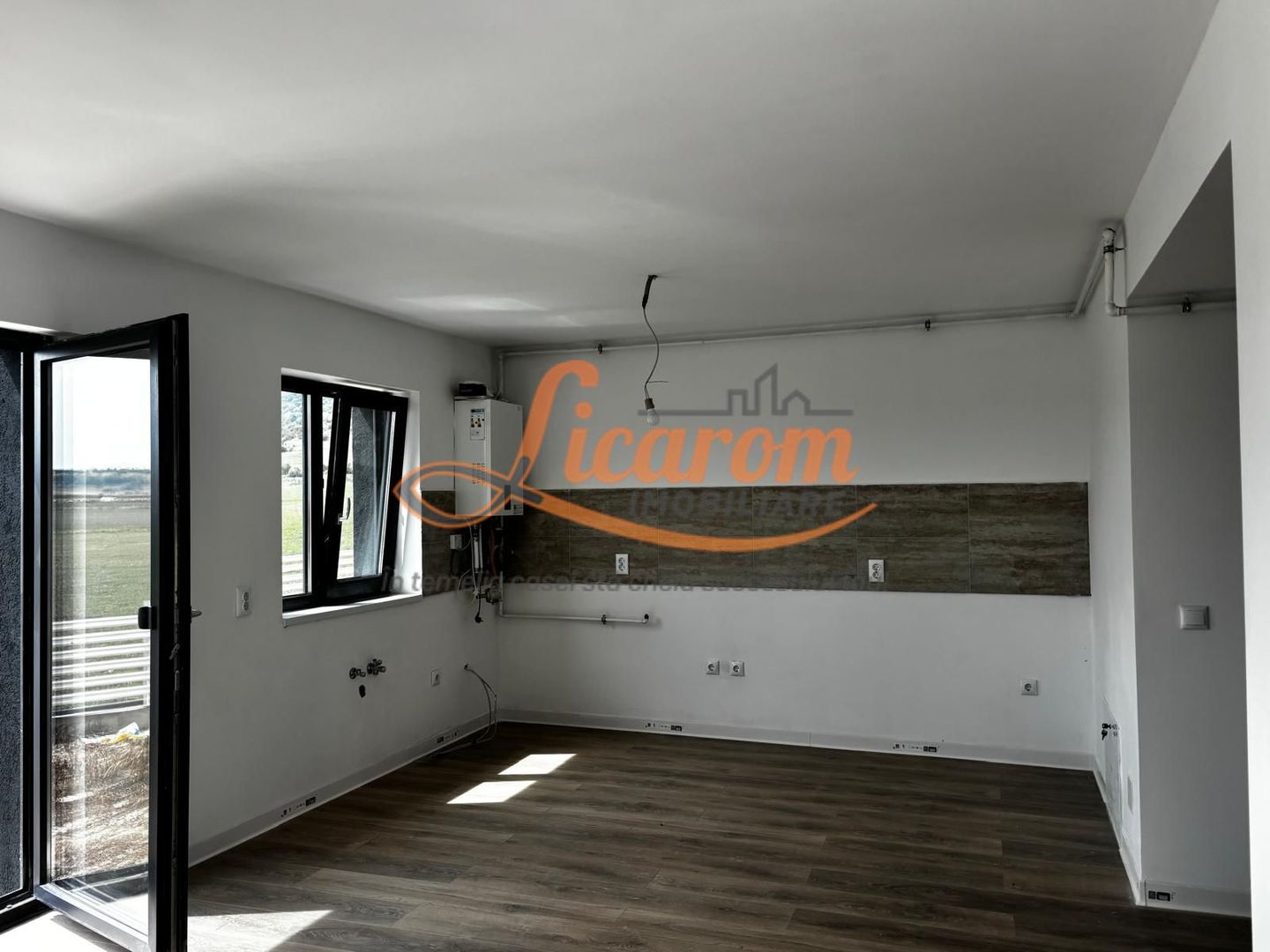 Corp de casa constructie NOUA Codlea,PARTER ,curte proprie. - Poză 1