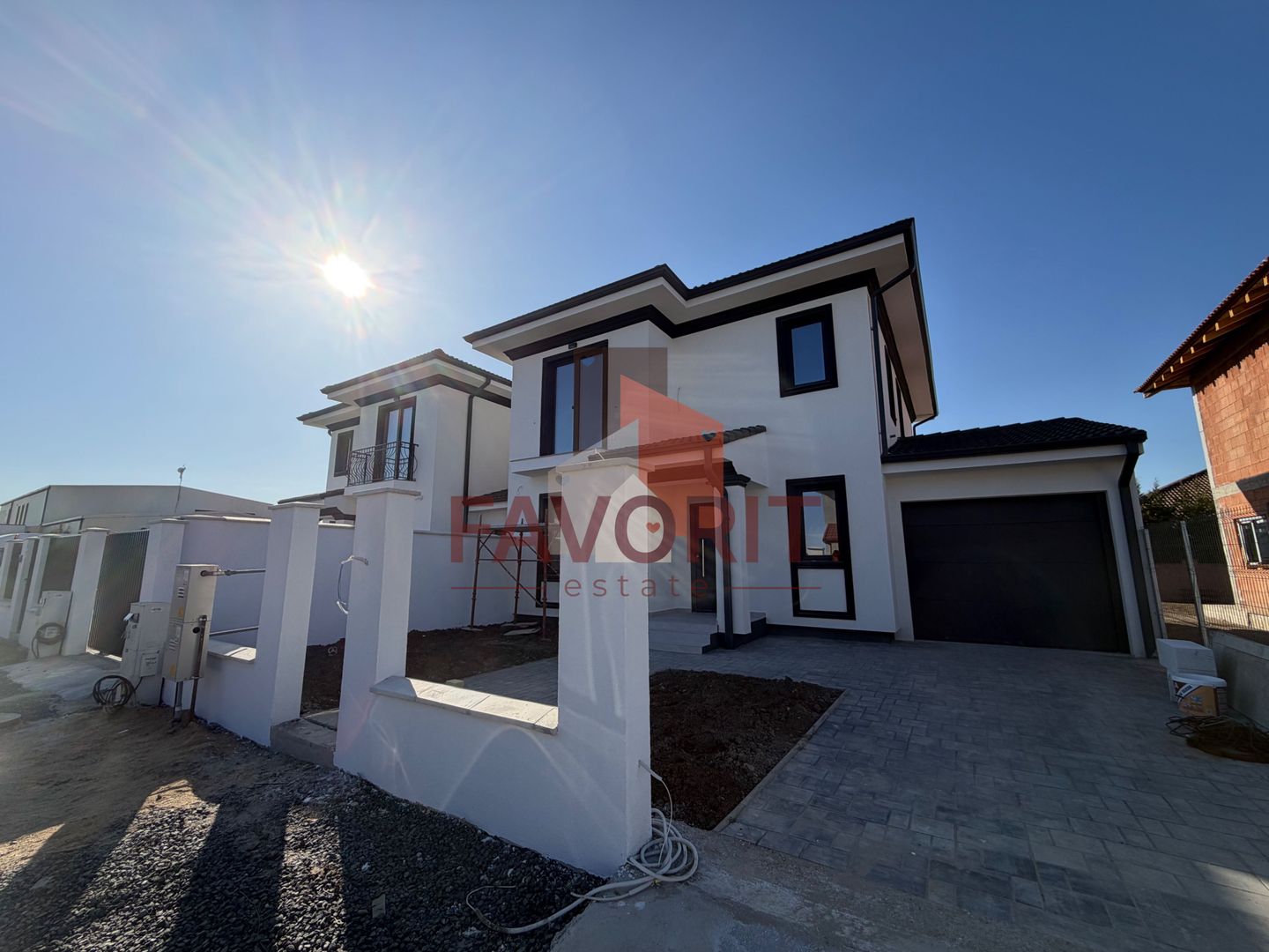 COMISION 0%. Duplex despartit prin garaj finisat la cheie in Dumbravita - Poză 2