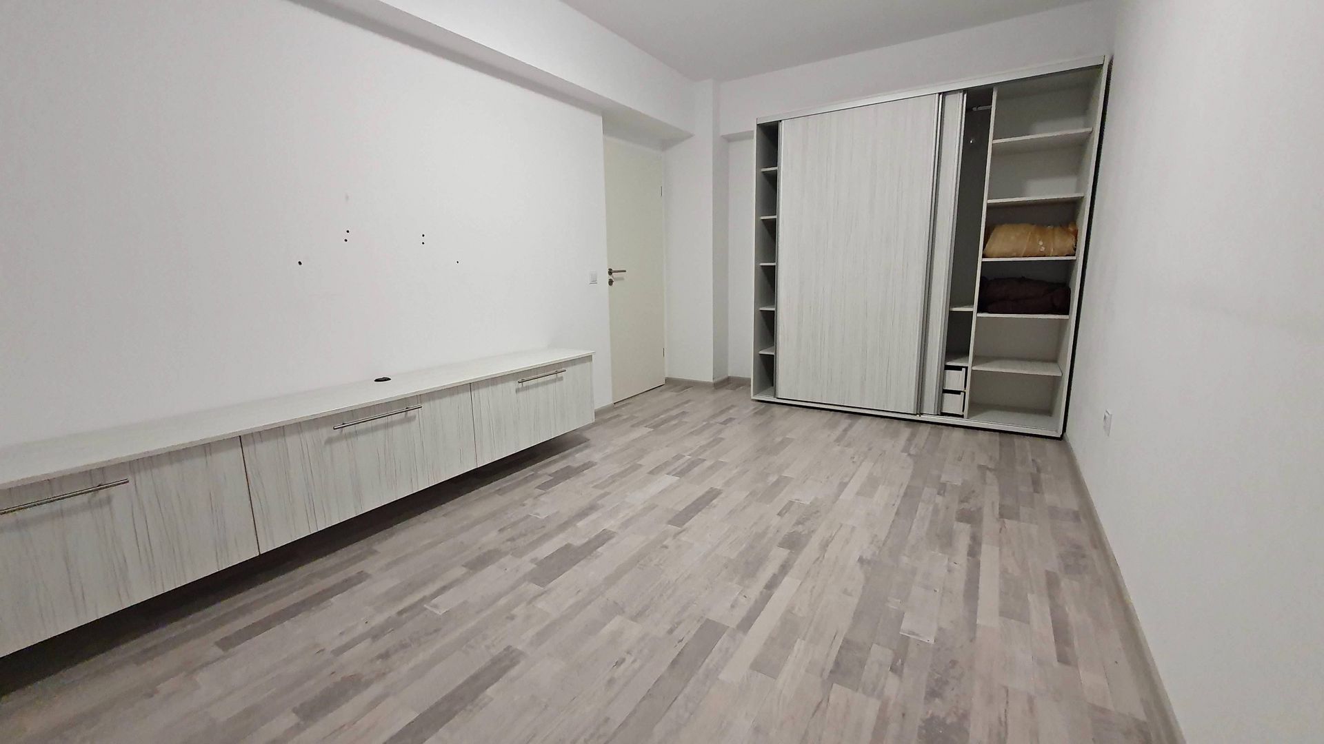 Coresi -Bloc Maurer M9, etajul 1, mobilat, parcare - Poză 13