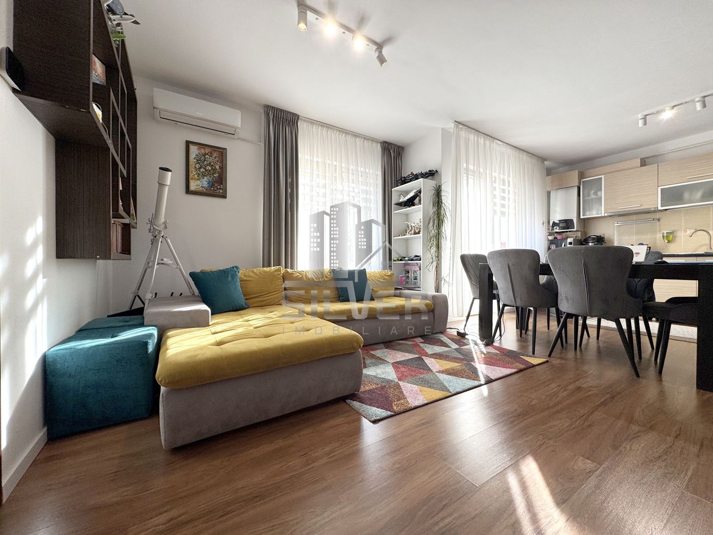 Apartament cu 3 camere la cheie+2 parcari. - Poză 1