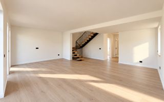 Comision 0! Duplex cu 5 camere despartit prin camera tehnica. Finisaje premium. - Poză 3