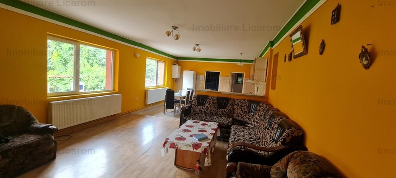 Casa individuala cu 2 apartamente, 6 camere,teren 403 mp,ASTRA. - Poză 17