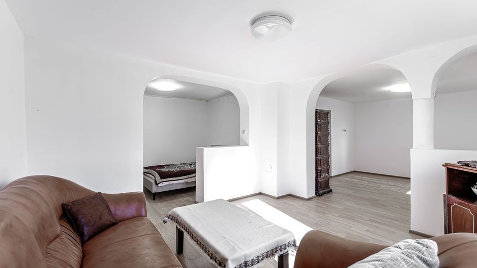 Casă renovată complet în Sânleani/Livada. - Poză 8