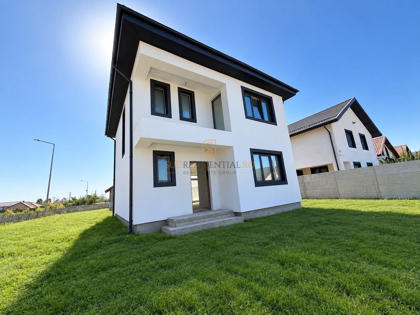 Vila individuala / 4 Camere / 2 Bai / 320 mp teren / Zona linistita - Poză 1