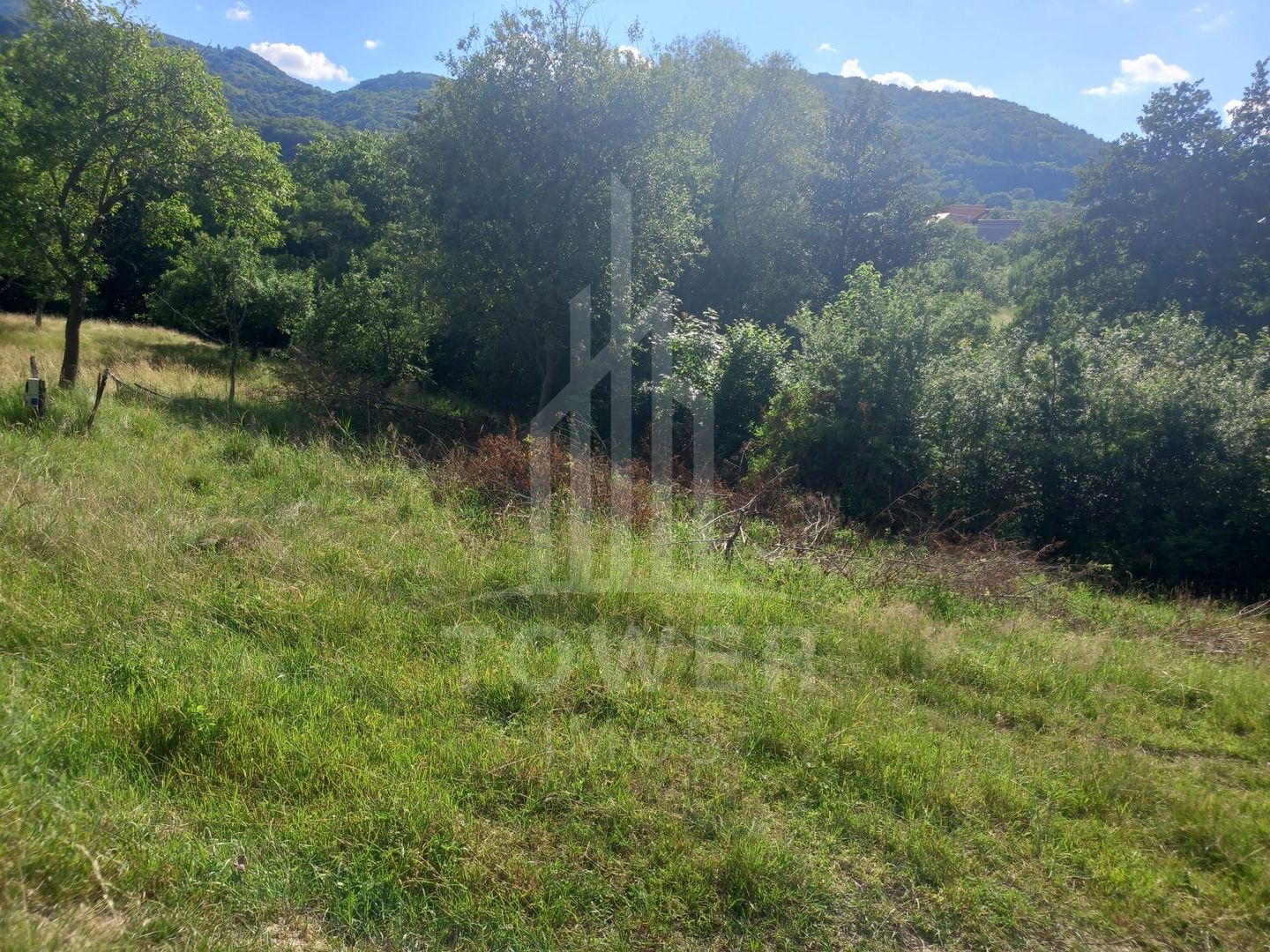 Teren în Fântânele – 3.673 mp, pârâu si cadru natural  deosebit - Poză 2