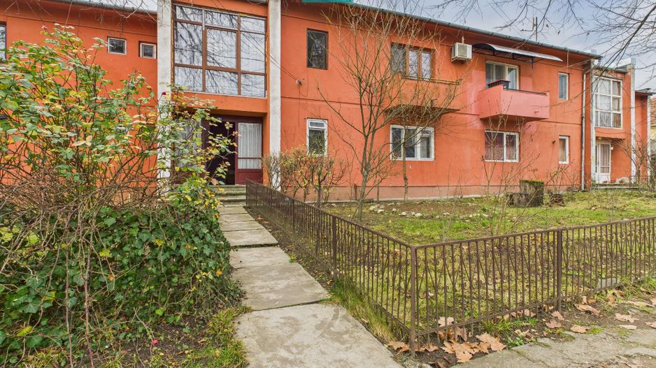 Apartament Săvârşin vizavi de intrarea la Castel - Poză 1