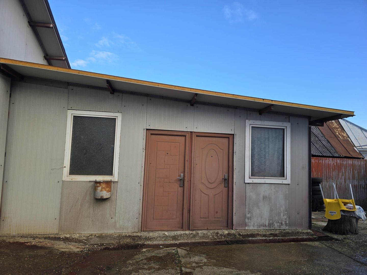 Se oferă spre vânzare / închiriere clădire cu spațiu comercial - Poză 4