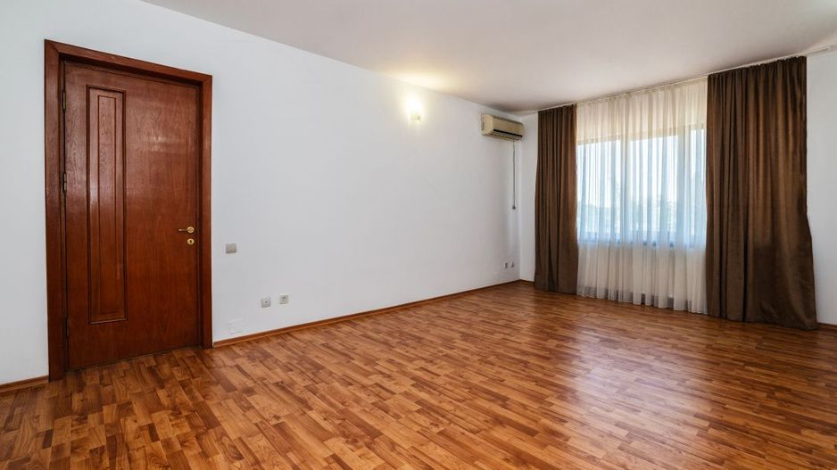Apartament în vilă - Acces independent - Investiție & business - Nicolae Dobrin - Poză 9