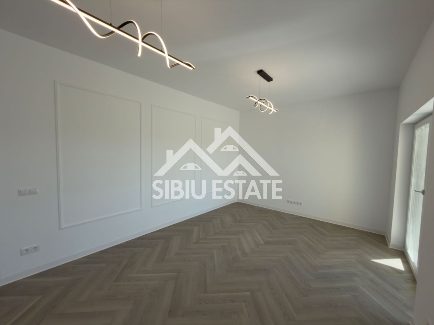 Apartament cu 3 camere,boxa depozit, Finisat La Cheie te muti imediat - Poză 2