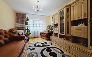 Apartament cu 3 camere decomandate, Cetate - Poză 1