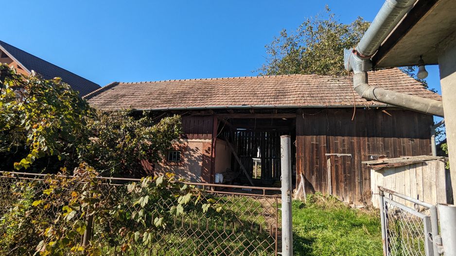 Casă bătrânească 140mp, teren 19 ari, Sâncrai str principală - Poză 9