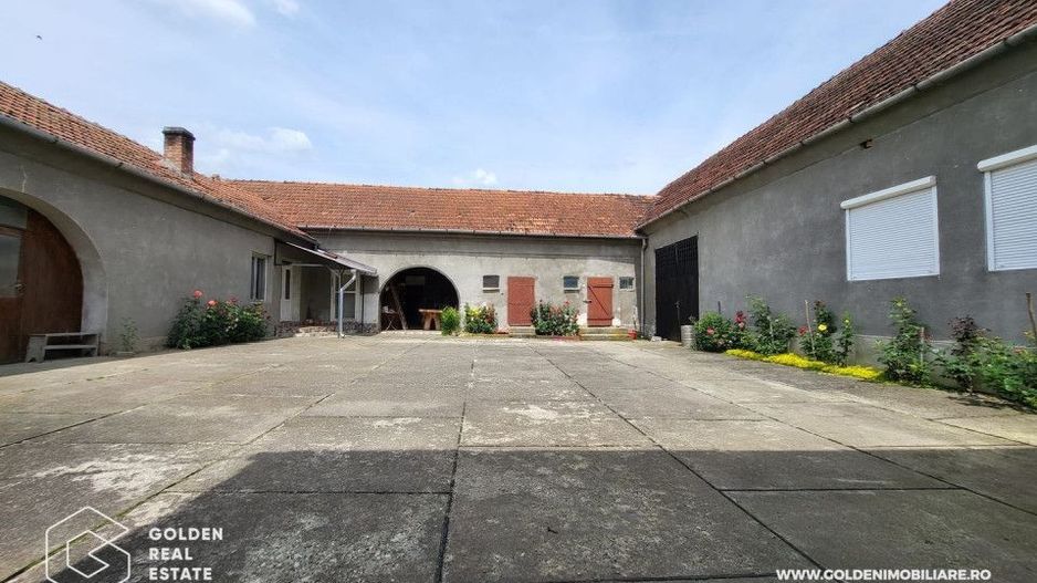 Casa mare, 3 corpuri de cladire, sat Lalasint - Poză 2