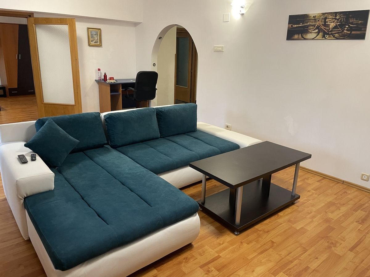 Inchiriere apartament 3 camere - Poză 2