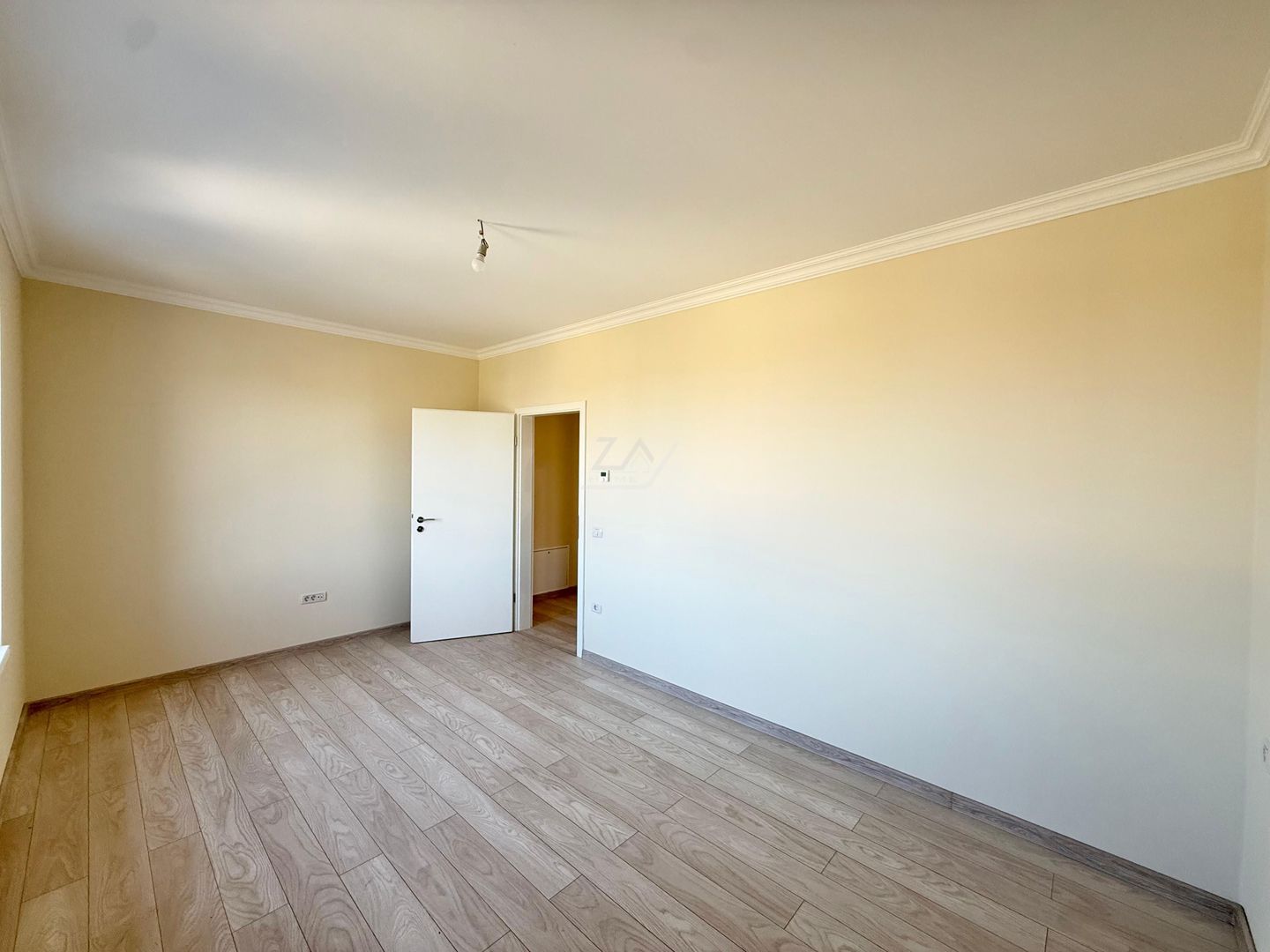 Bucatarie inchisa. Finalizat. Asfalt - Poză 8