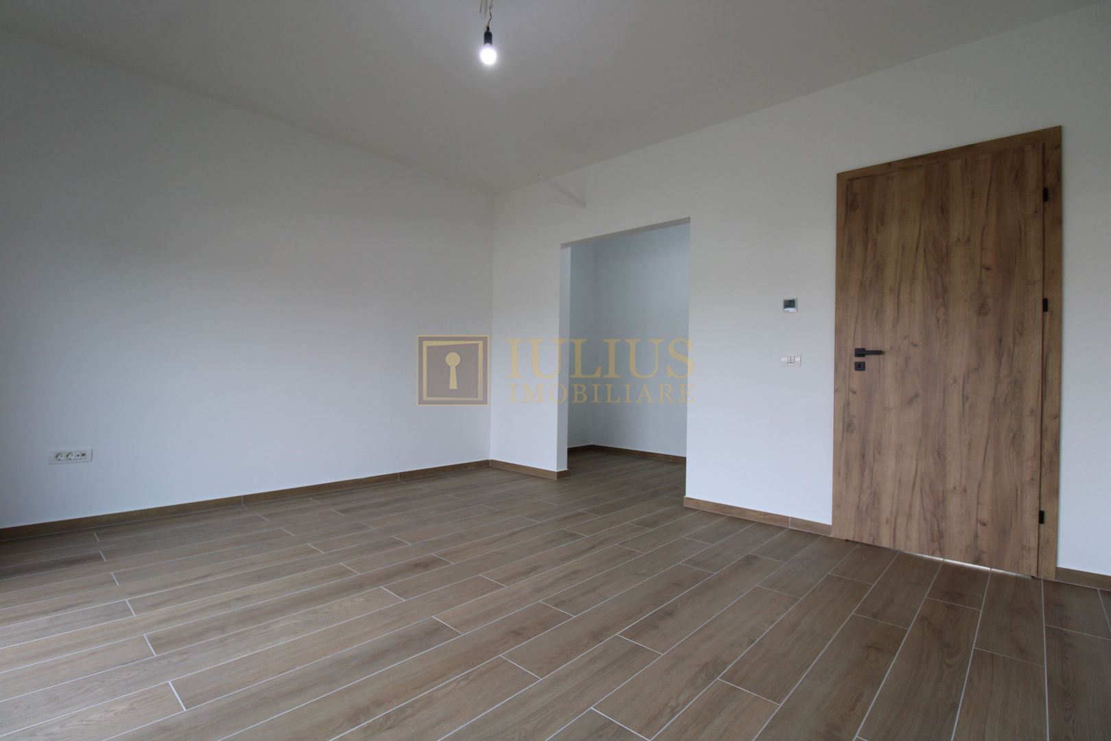 Casa zona Lunei, 5 camere + 3 bai, centrala proprie, rezidential sau birouri ! - Poză 36