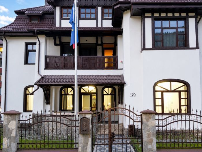 Pensiune Busteni, 14 camere, teren 900 mp, zona Libertatii, Acceptam Rate - Poză 3