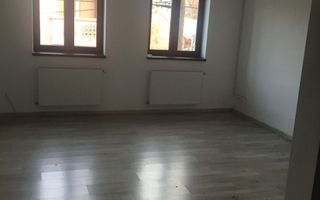 Închiriez apartament 3 camere nemobilat, Unirii, destinat birouri - Poză 2