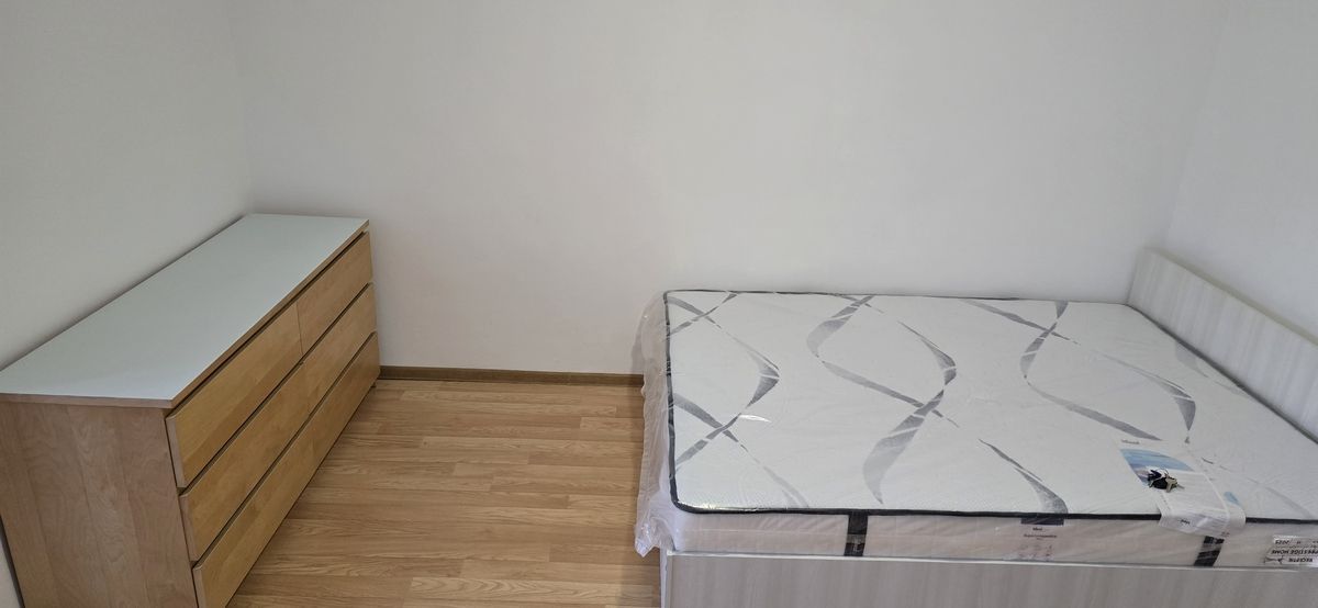 Garsonieră Piata Miniș, etaj 3, mobilată complet, bloc reabilitat - Poză 1