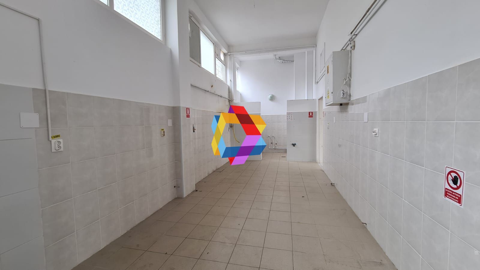 Spatiu comercial zona centrala cu vad - 180 mp - Poză 4