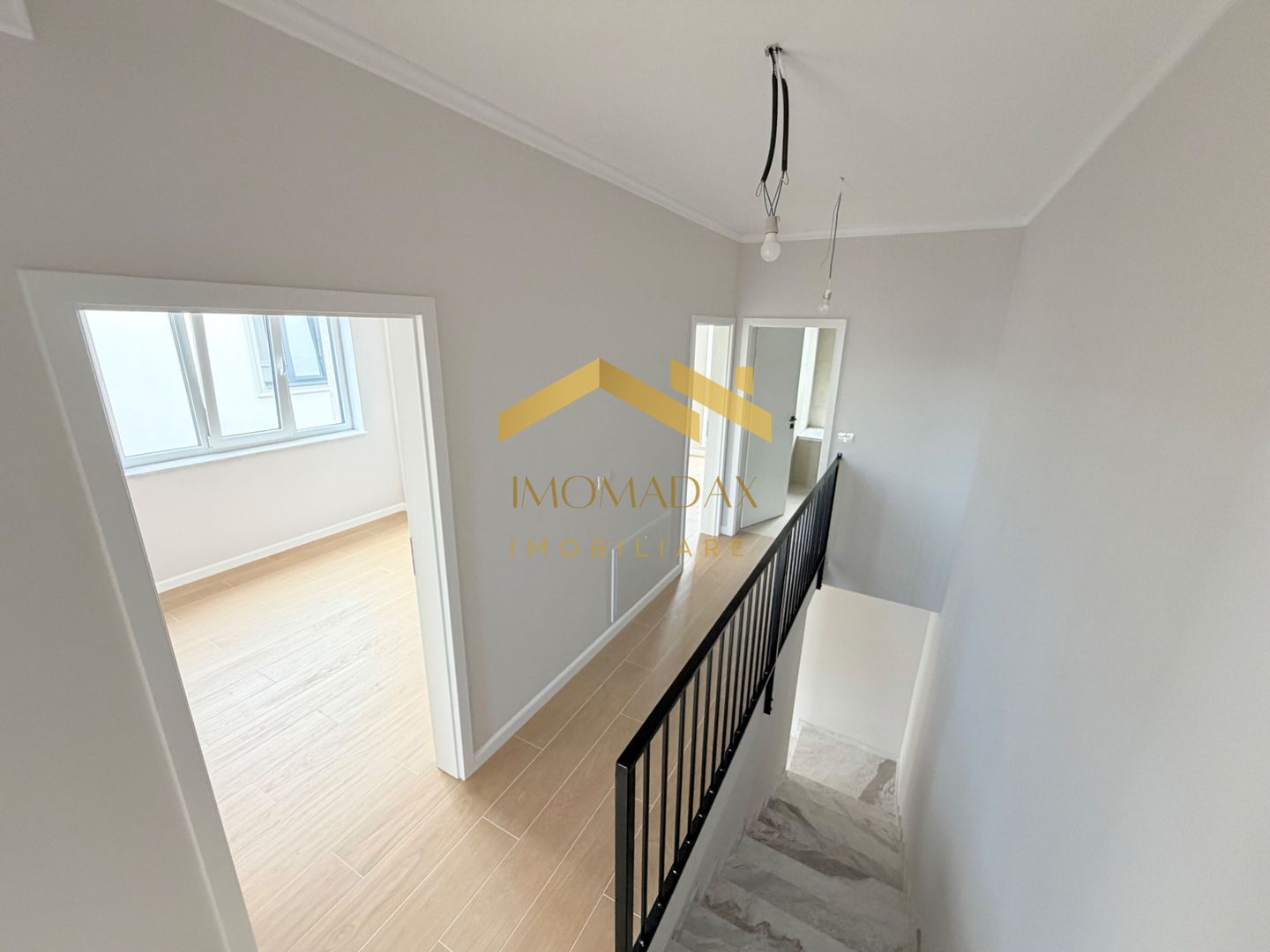 Bucovăț-Duplex 4 Camere-La Cheie - Poză 11