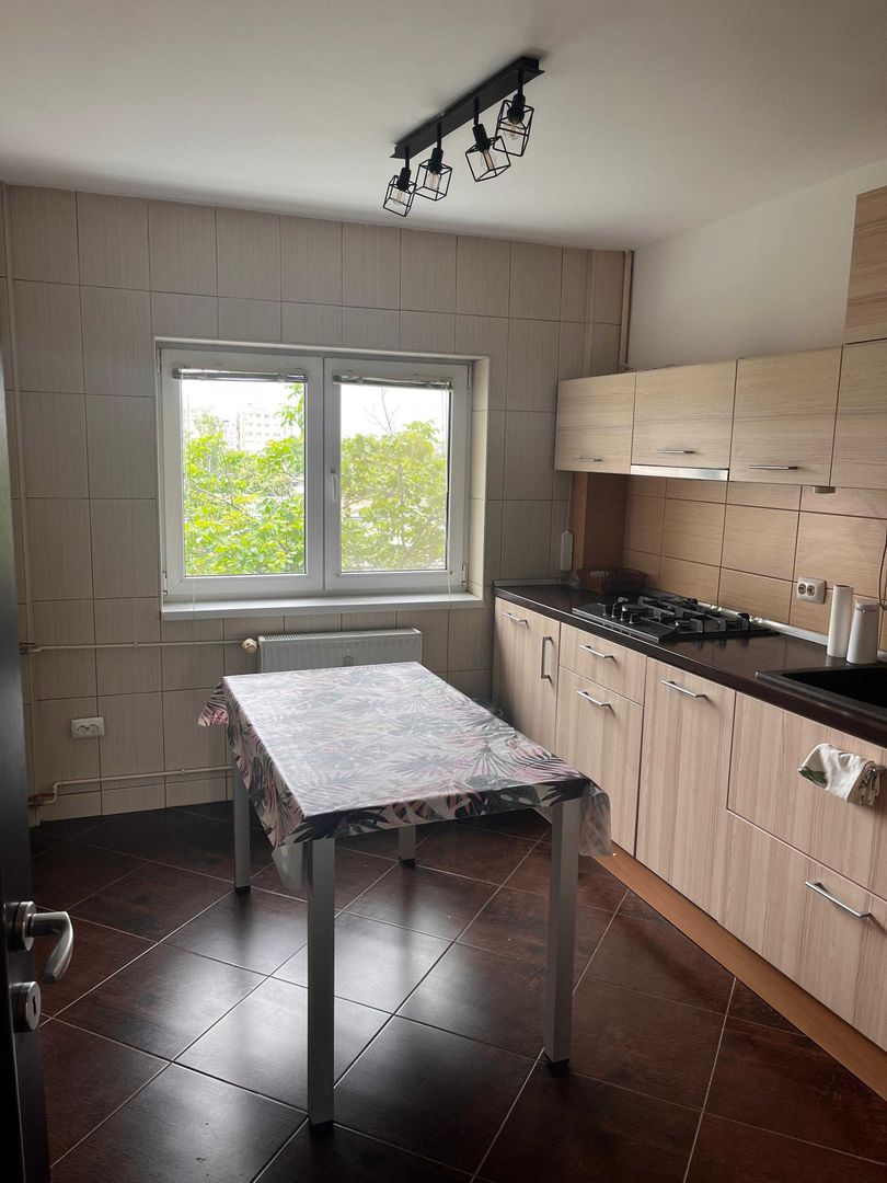 Apartamet cu 3 camere de închiriat - Poză 7