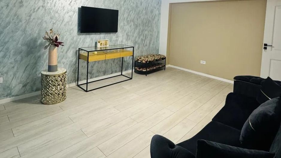 Apartament 3 camere, decomandate, mobilat și utilat, zonă ultracentrală; - Poză 2