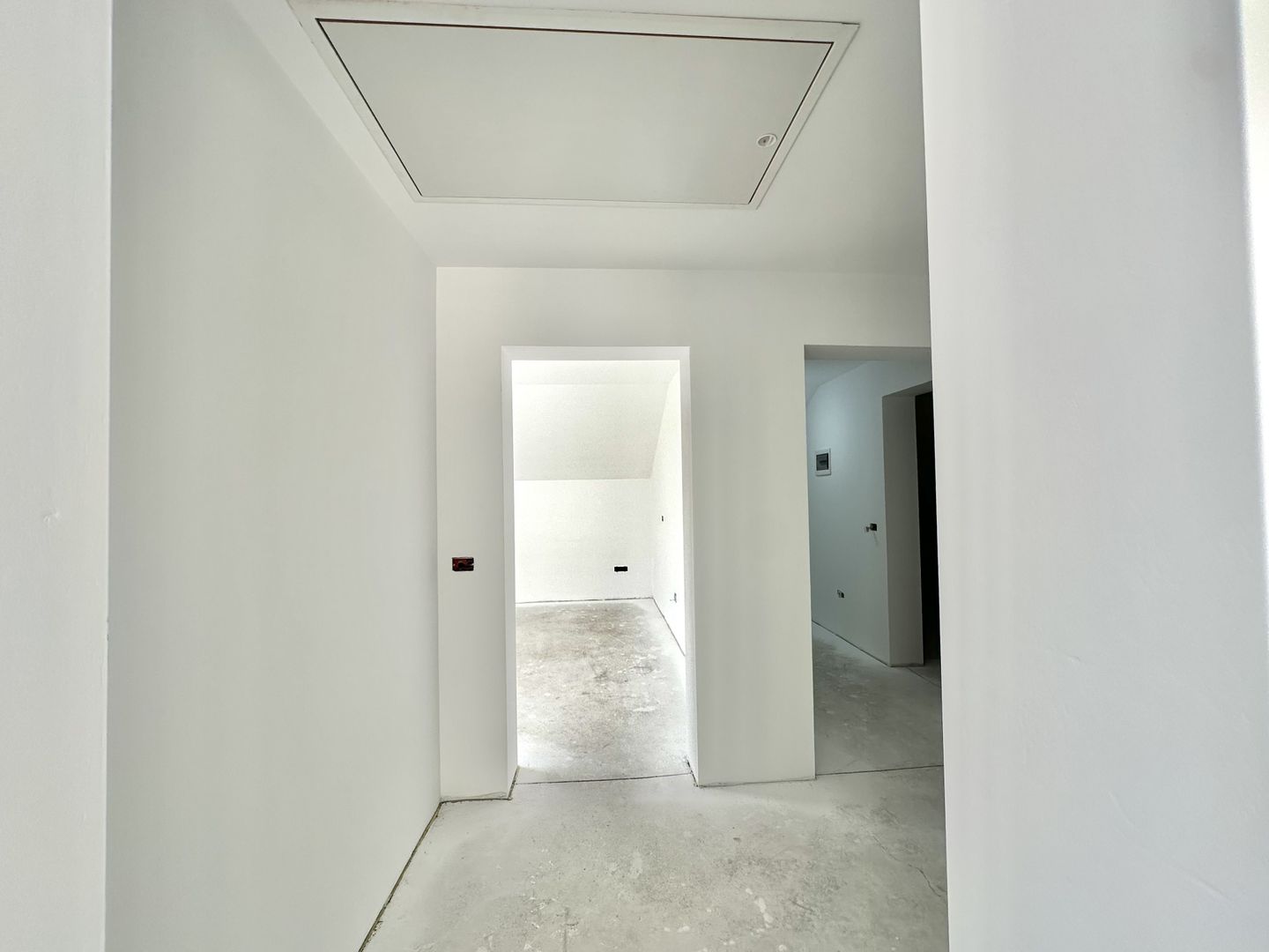 Casă individuală de vanzare  cu garaj și curte proprie – Hălchiu - Poză 13