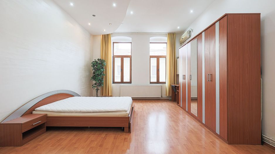 De închiriat apartament ultracentral - Str. Crișan - COMISION 0% - Poză 1