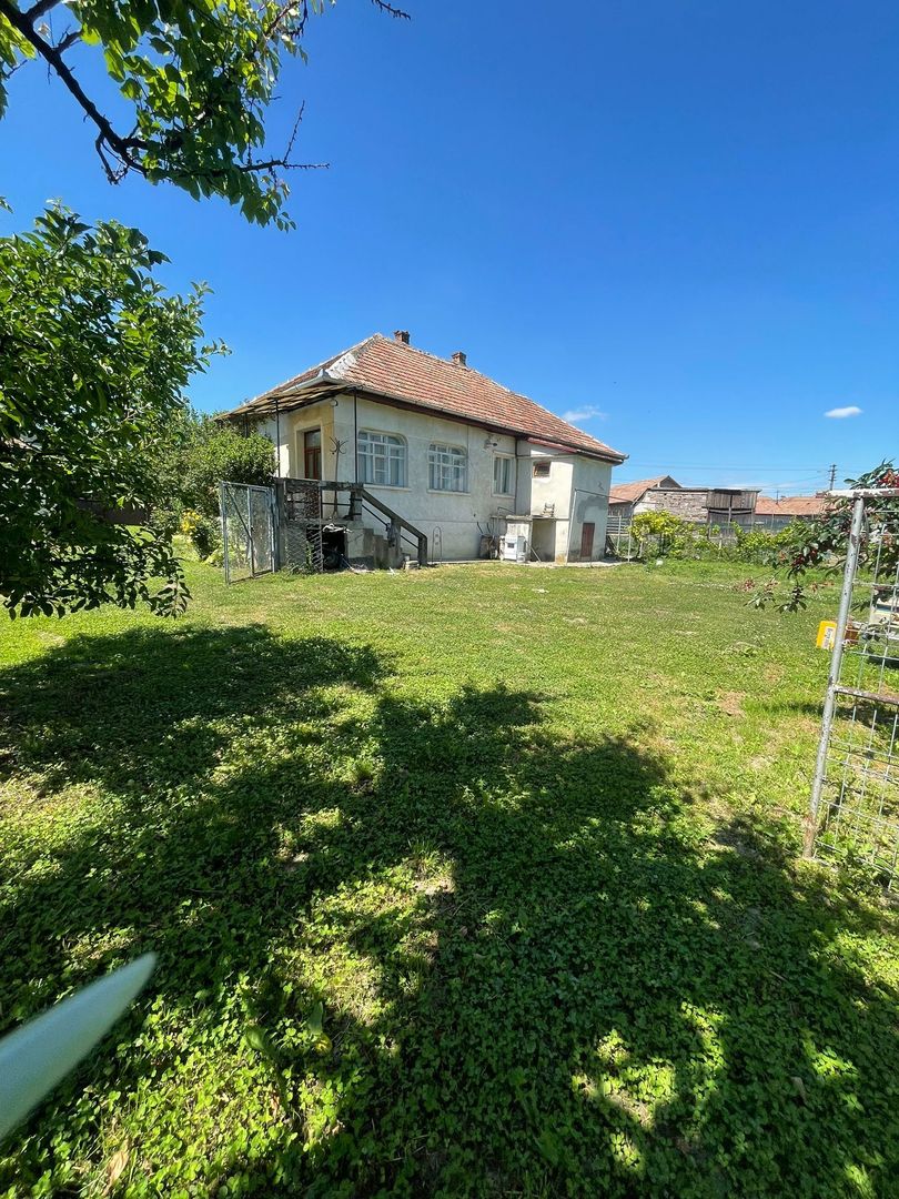 Casa ,curte și gradina.Teren cu 2700 mp. - Poză 6