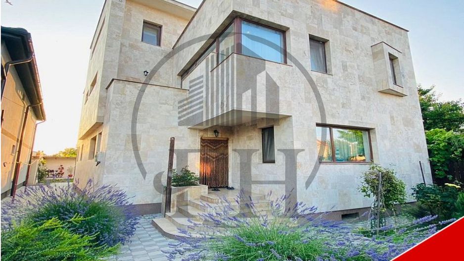 Casă / Vilă cu 6 camere de vânzare în Central, Mangalia - Poză 1