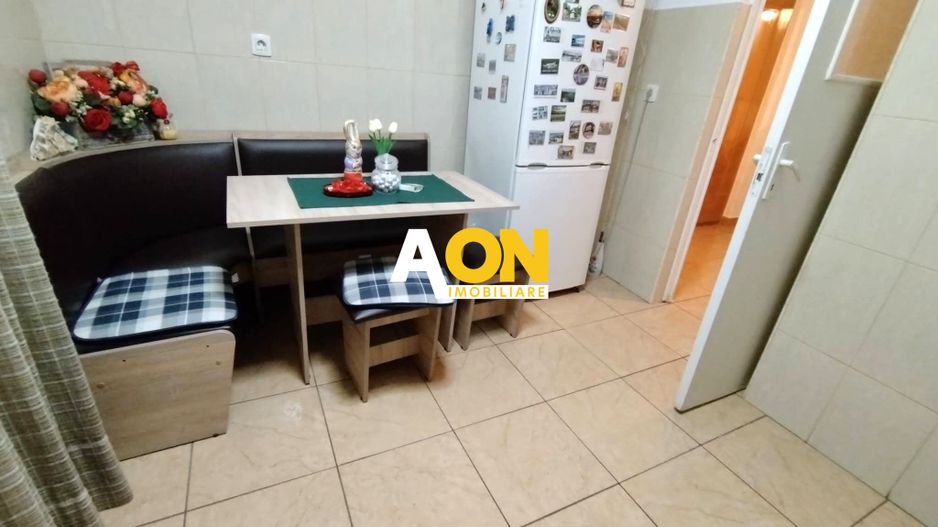 Apartament 3 camere, 68 mp utili, Cetate, zona Piata Cetate - Poză 3