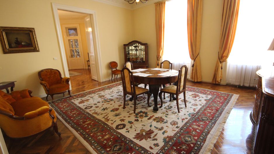 APARTAMENT DEOSEBIT IN ZONA CENTRALA - Poză 1