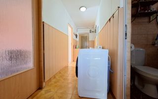 Liber, de vanzare apartament 3 camere Valea Lupului Iasi, baie cu geam - Poză 2