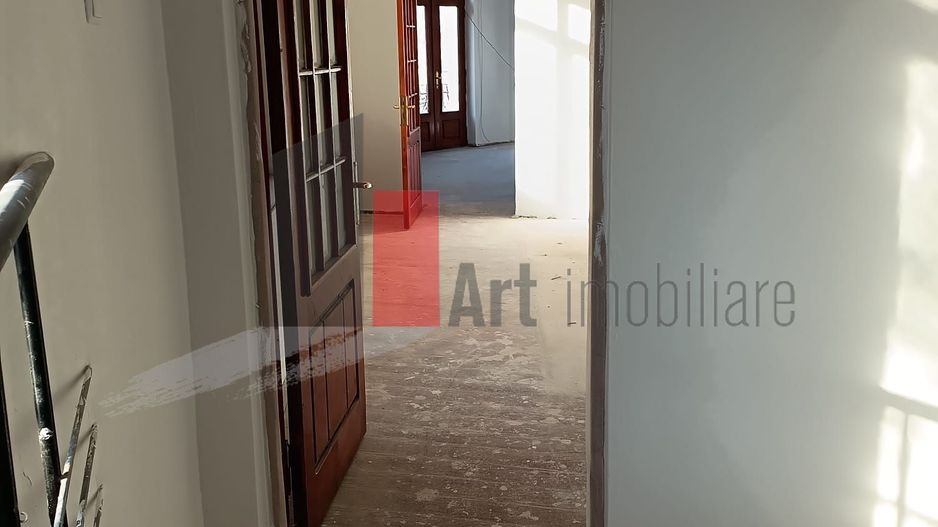 Vila  de inchiriat recent renovata - Poză 32