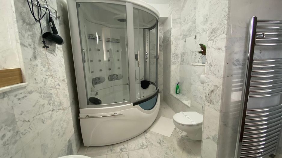 Apartament -220mp + terasa 200mp sector 4 Pasaj Marasesti an bloc 2000 - Poză 12